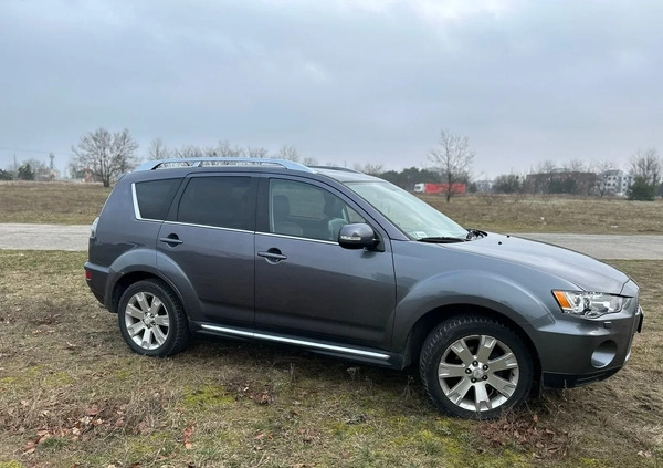 Mitsubishi Outlander cena 24000 przebieg: 273500, rok produkcji 2010 z Toruń małe 37